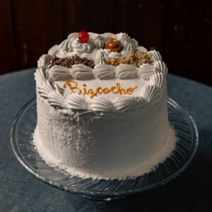 Torta Bizcochuelo Manjar, Crema Chantillí